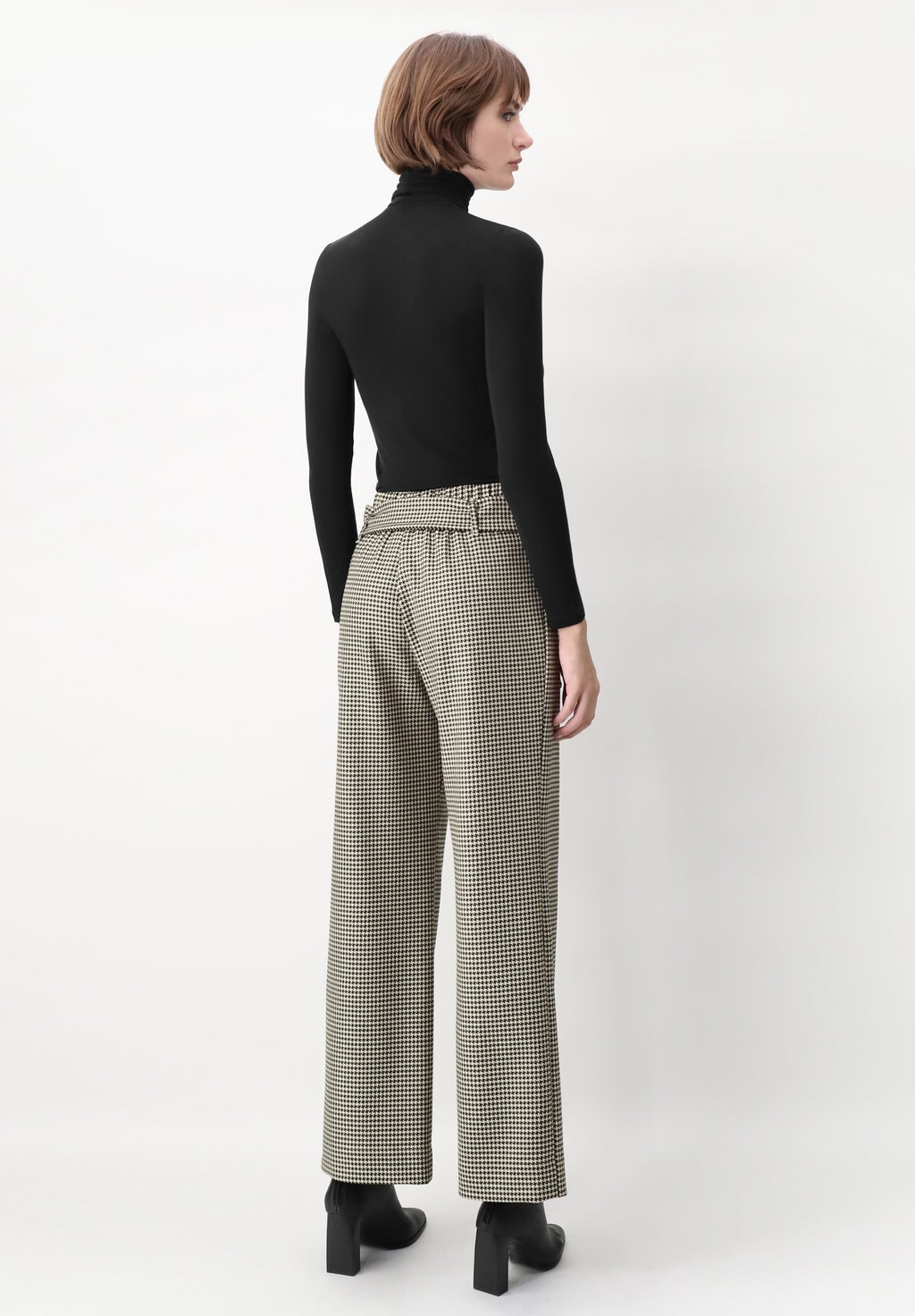 Cropped Trousers in Pied de Poule Fabric